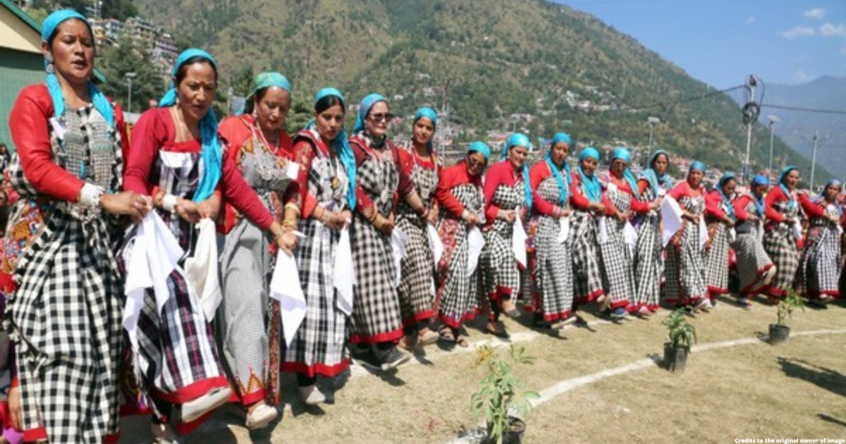 Himachal Pradesh: 8,000 women perform folk dance in International Kullu Dussehra Festival